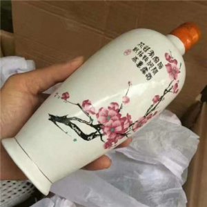瓷瓶贡酒